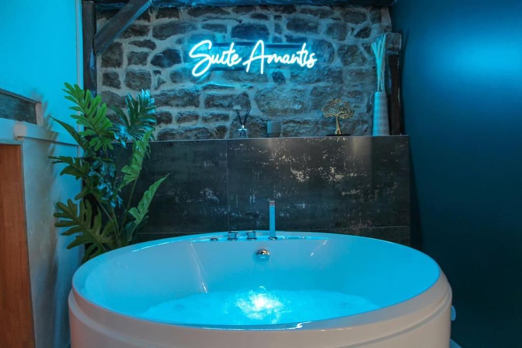Suite Luxueuse Jacuzzi Suite Amantis By Noma Saint-Chamond Dış mekan fotoğraf